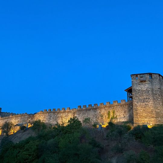 Iluminaciión de la ladera del Castillo de los Templarios de Ponferrada