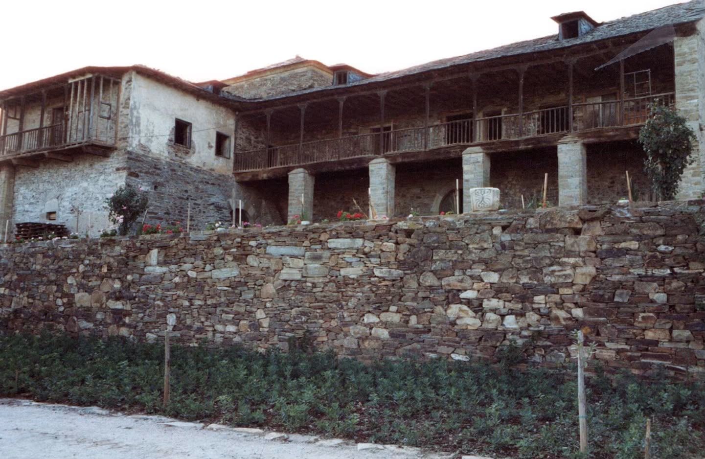 Palacio de Canedo antes de ser reformado Prada a Tope Palacio de Canedo antes de ser reformado Prada a Tope