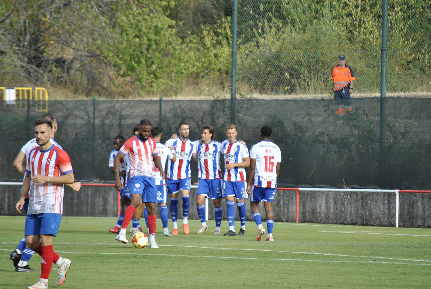 La Ponferradina celebra un gol durante el Trofeo Villarejo La Ponferradina celebra un gol durante el Trofeo Villarejo