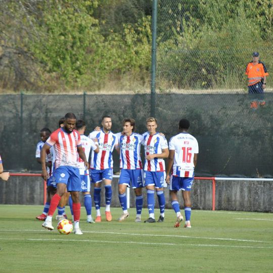 La Ponferradina celebra un gol durante el Trofeo Villarejo