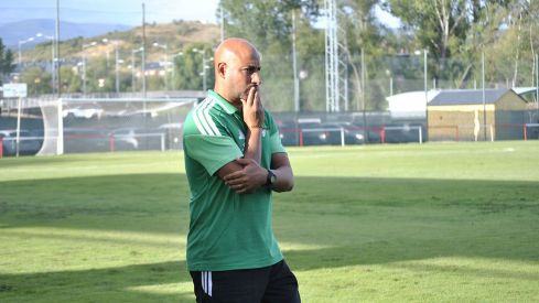 Nafti, entrenador de la Ponferradina, durante el Trofeo Villarejo