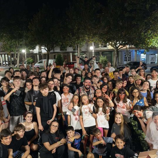 Una horda de más de 100 participantes toma Cacabelos en su particular apocalipsis zombie