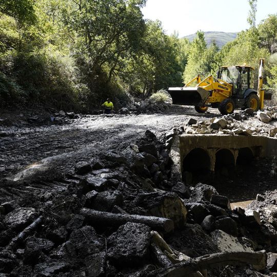 Obras de emergencia en la carretera de Carracedo de Compludo César Sánchez ICAL Obras de emergencia en la carretera de Carracedo de Compludo César Sánchez ICAL