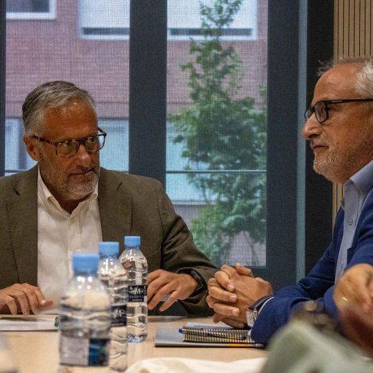 Paula Zié de Frutos Gijón / ICAL . El vicepresidente primero y consejero de Desregulación, Familia y Ayudas Sociales, Carlos Pollán, mantiene una reunión con el presidente del CCB, Olegario Ramón 