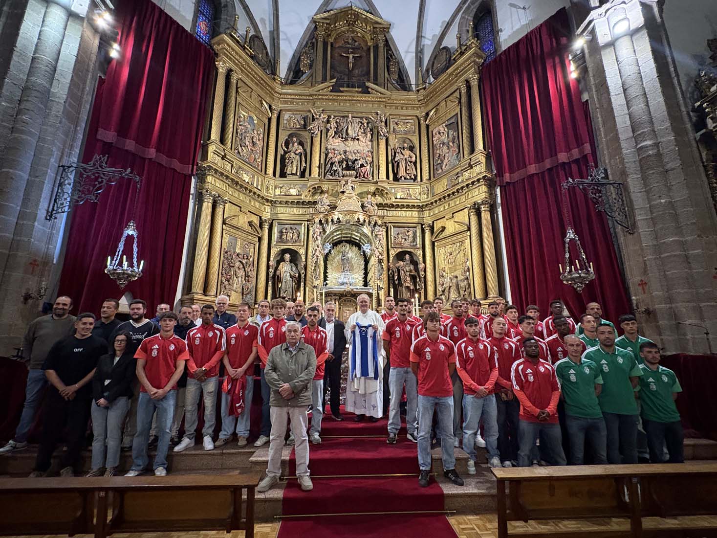 Ofrenda de la Ponferradina a la Virgen de la Encina (2)