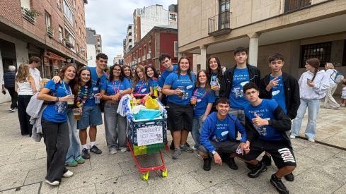 El Encuentro de Peñas tiñe de color Ponferrada para arrancar las Fiestas de La Encina