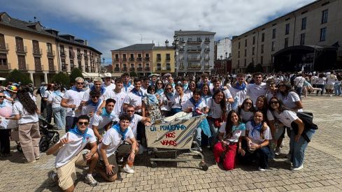 El Encuentro de Peñas tiñe de color Ponferrada para arrancar las Fiestas de La Encina