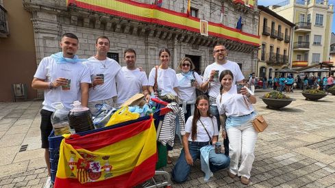 El Encuentro de Peñas tiñe de color Ponferrada para arrancar las Fiestas de La Encina