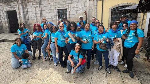 El Encuentro de Peñas tiñe de color Ponferrada para arrancar las Fiestas de La Encina