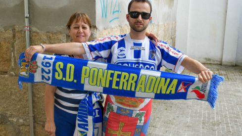 La afición de la Ponferradina no falla en el estreno liguero ante la UD Ourense | Daniel Merino La afición de la Ponferradina no falla en el estreno liguero ante la UD Ourense | Daniel Merino