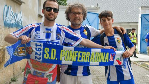 La afición de la Ponferradina no falla en el estreno liguero ante la UD Ourense | Daniel Merino La afición de la Ponferradina no falla en el estreno liguero ante la UD Ourense | Daniel Merino
