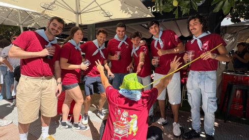 El Encuentro de Peñas tiñe de color Ponferrada para arrancar las Fiestas de La Encina