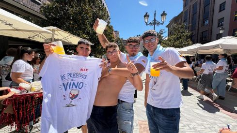 El Encuentro de Peñas tiñe de color Ponferrada para arrancar las Fiestas de La Encina