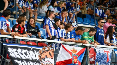 La afición de la Ponferradina no falla en el estreno liguero ante la UD Ourense | Daniel Merino La afición de la Ponferradina no falla en el estreno liguero ante la UD Ourense | Daniel Merino