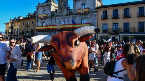 Toros hinchables y charanga: Así han sido los primeros ‘Ponfermines’ de las Fiestas de la Encina | Daniel Merino