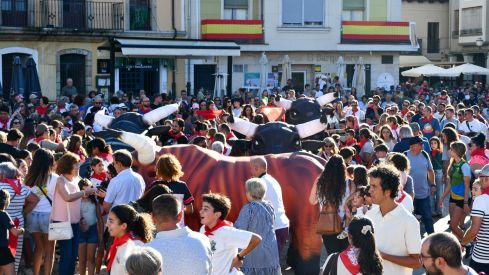 Toros hinchables y charanga: Así han sido los primeros ‘Ponfermines’ de las Fiestas de la Encina | Daniel Merino
