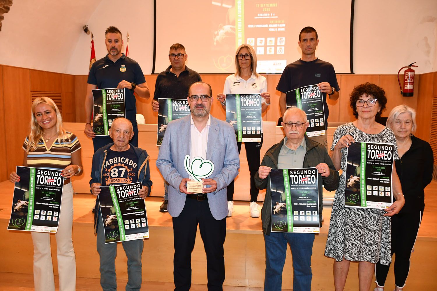 Presentación de la II edición del Torneo de fútbol a favor de la AECC | Foto: Dani Merino, InfoBierzo Presentación de la II edición del Torneo de fútbol a favor de la AECC | Foto: Dani Merino, InfoBierzo
