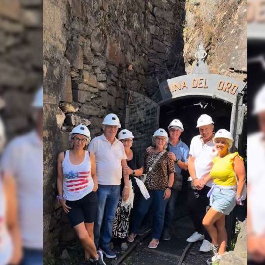 Turistas que visitaron Torre del Bierzo este verano a través de la Fundación Cultura Minera | Foto: Instagram de Cultura Minera Turistas que visitaron Torre del Bierzo este verano a través de la Fundación Cultura Minera | Foto: Instagram de Cultura Minera