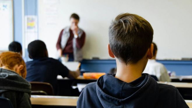 Deberia Espana limitar el uso de la IA en las aulas Lo que podemos aprender de otros paises Deberia Espana limitar el uso de la IA en las aulas Lo que podemos aprender de otros paises