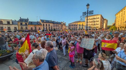 Concentración en apoyo de Ceuta en Ponferrada (1)