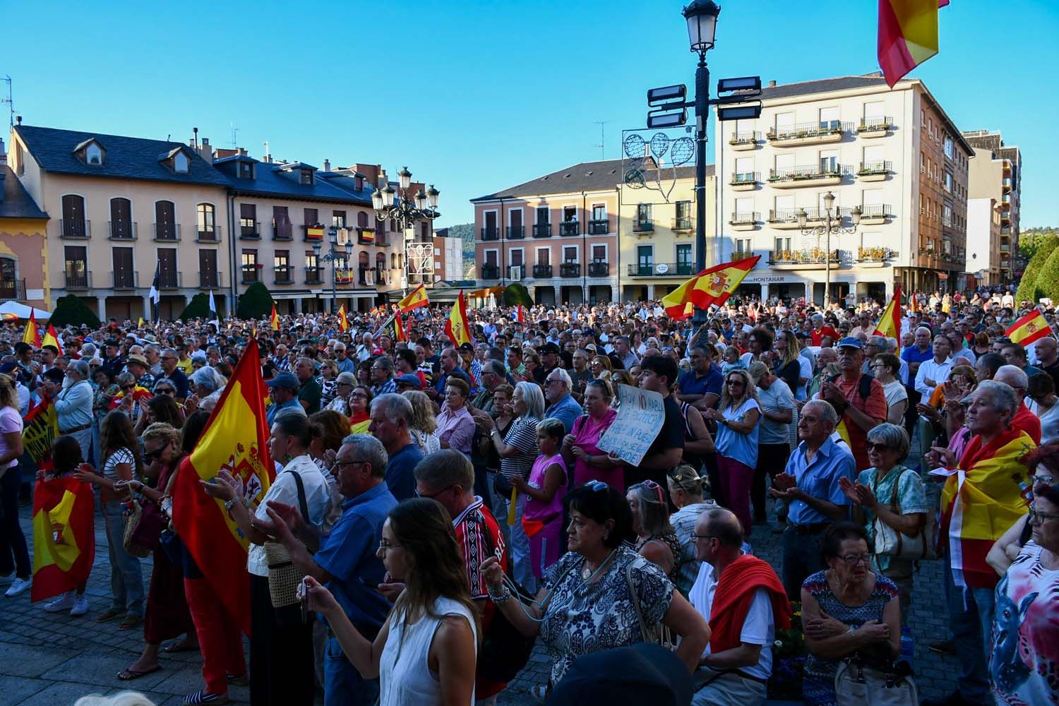 Concentración en apoyo de Ceuta en Ponferrada (29) Concentración en apoyo de Ceuta en Ponferrada (29)