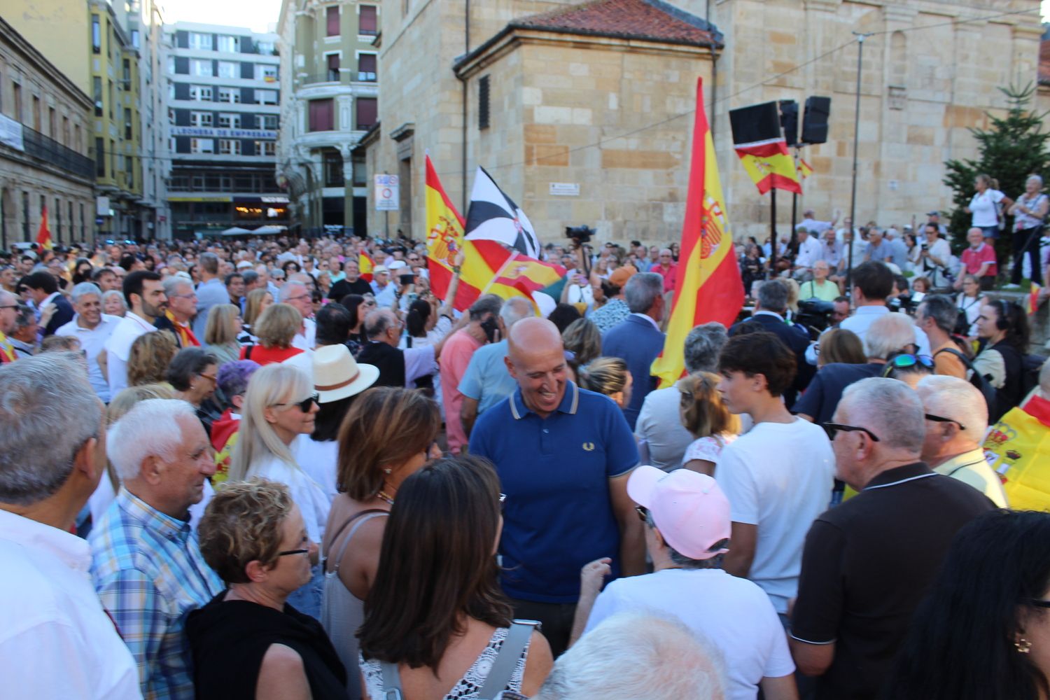 Concentración en apoyo a Ceuta en la plaza de San Marcelo de León | José Martín Concentración en apoyo a Ceuta en la plaza de San Marcelo de León | José Martín