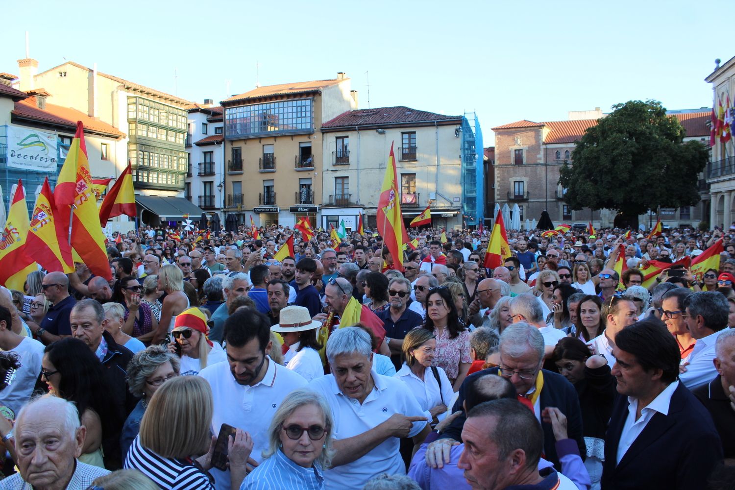 Concentración en apoyo a Ceuta en la plaza de San Marcelo de León | José Martín Concentración en apoyo a Ceuta en la plaza de San Marcelo de León | José Martín