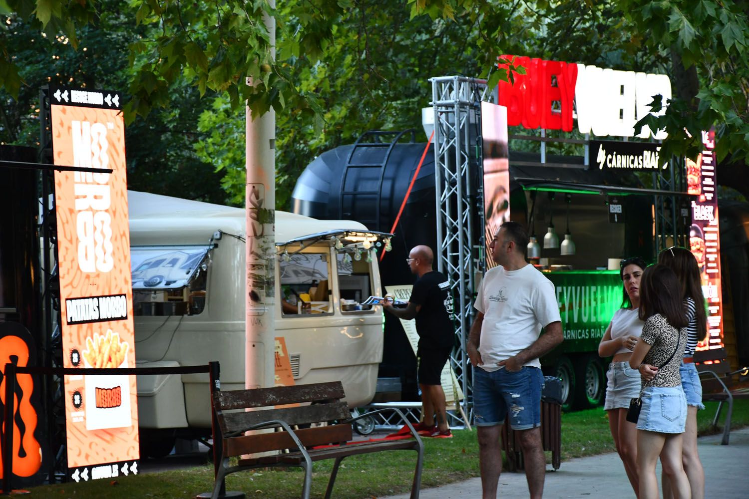 Inauguración de los Food Trucks de las Fiestas de La Encina en Ponferrada (7) Inauguración de los Food Trucks de las Fiestas de La Encina en Ponferrada (7)