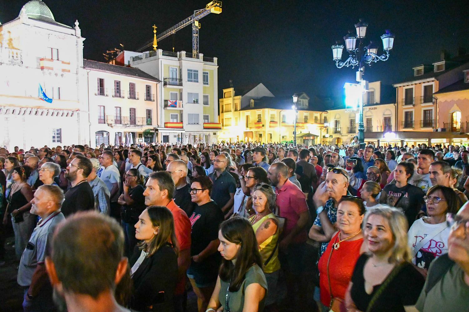 conciertos de La Banda Sabinera, Javier Ojeda y La Guardia en las Fiestas de La Encina de Ponferrada (1)