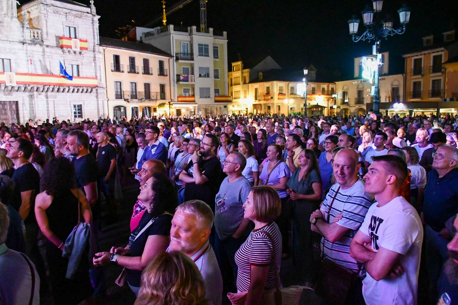 conciertos de La Banda Sabinera, Javier Ojeda y La Guardia en las Fiestas de La Encina de Ponferrada (39) conciertos de La Banda Sabinera, Javier Ojeda y La Guardia en las Fiestas de La Encina de Ponferrada (39)