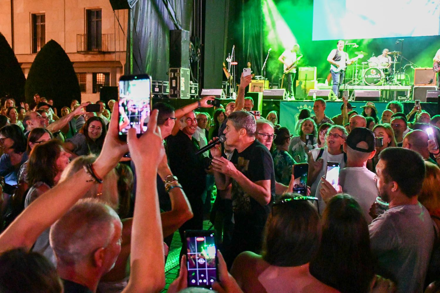 conciertos de La Banda Sabinera, Javier Ojeda y La Guardia en las Fiestas de La Encina de Ponferrada (53) conciertos de La Banda Sabinera, Javier Ojeda y La Guardia en las Fiestas de La Encina de Ponferrada (53)
