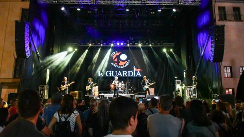 conciertos de La Banda Sabinera, Javier Ojeda y La Guardia en las Fiestas de La Encina de Ponferrada (58) conciertos de La Banda Sabinera, Javier Ojeda y La Guardia en las Fiestas de La Encina de Ponferrada (58)