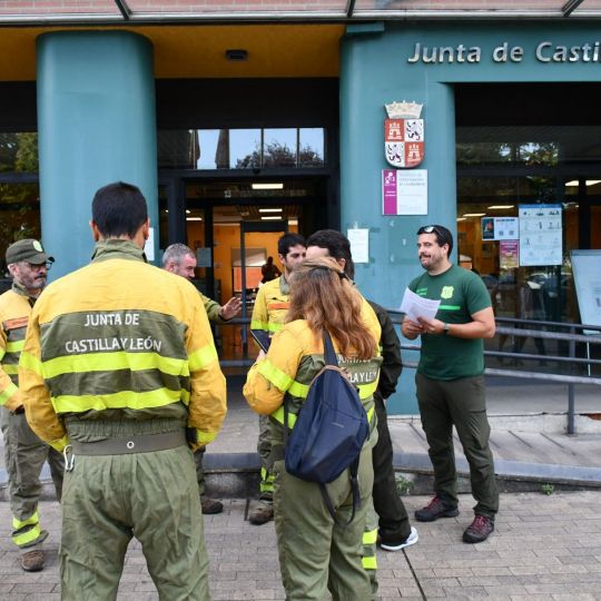 Agentes medioambientales del Bierzo, Laciana y Cabrera se plantan ante las guardias de incendios de manera indefinida | Foto: Dani Merino, InfoBierzo Agentes medioambientales del Bierzo, Laciana y Cabrera se plantan ante las guardias de incendios de manera indefinida | Foto: Dani Merino, InfoBierzo