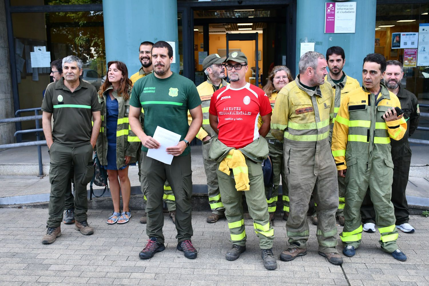 Agentes medioambientales del Bierzo, Laciana y Cabrera se plantan ante las guardias de incendios de manera indefinida (9)