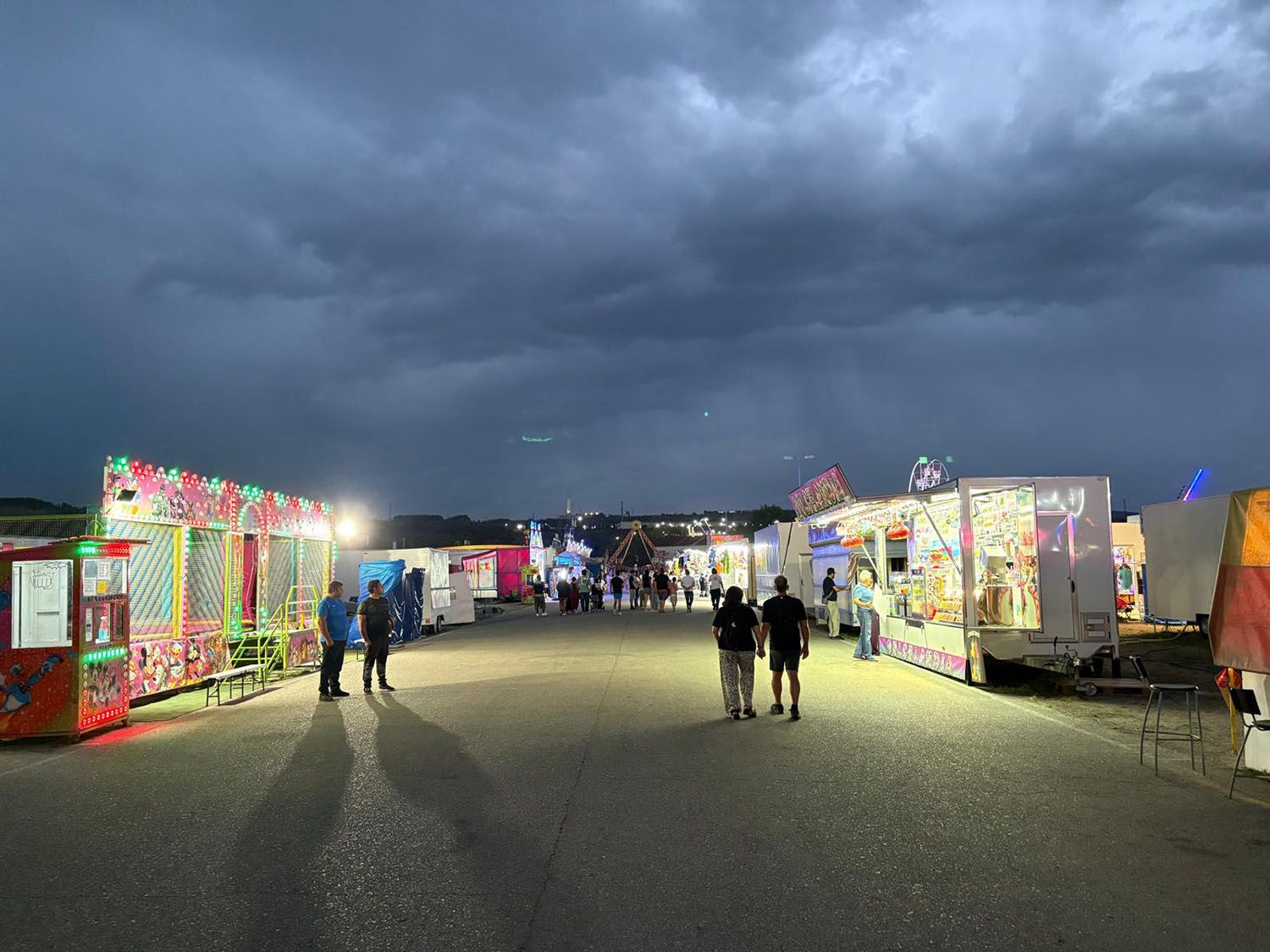 Tormenta sobre la feria de las Fiestas de la Encina de Ponferrada | Foto: InfoBierzo Tormenta sobre la feria de las Fiestas de la Encina de Ponferrada | Foto: InfoBierzo