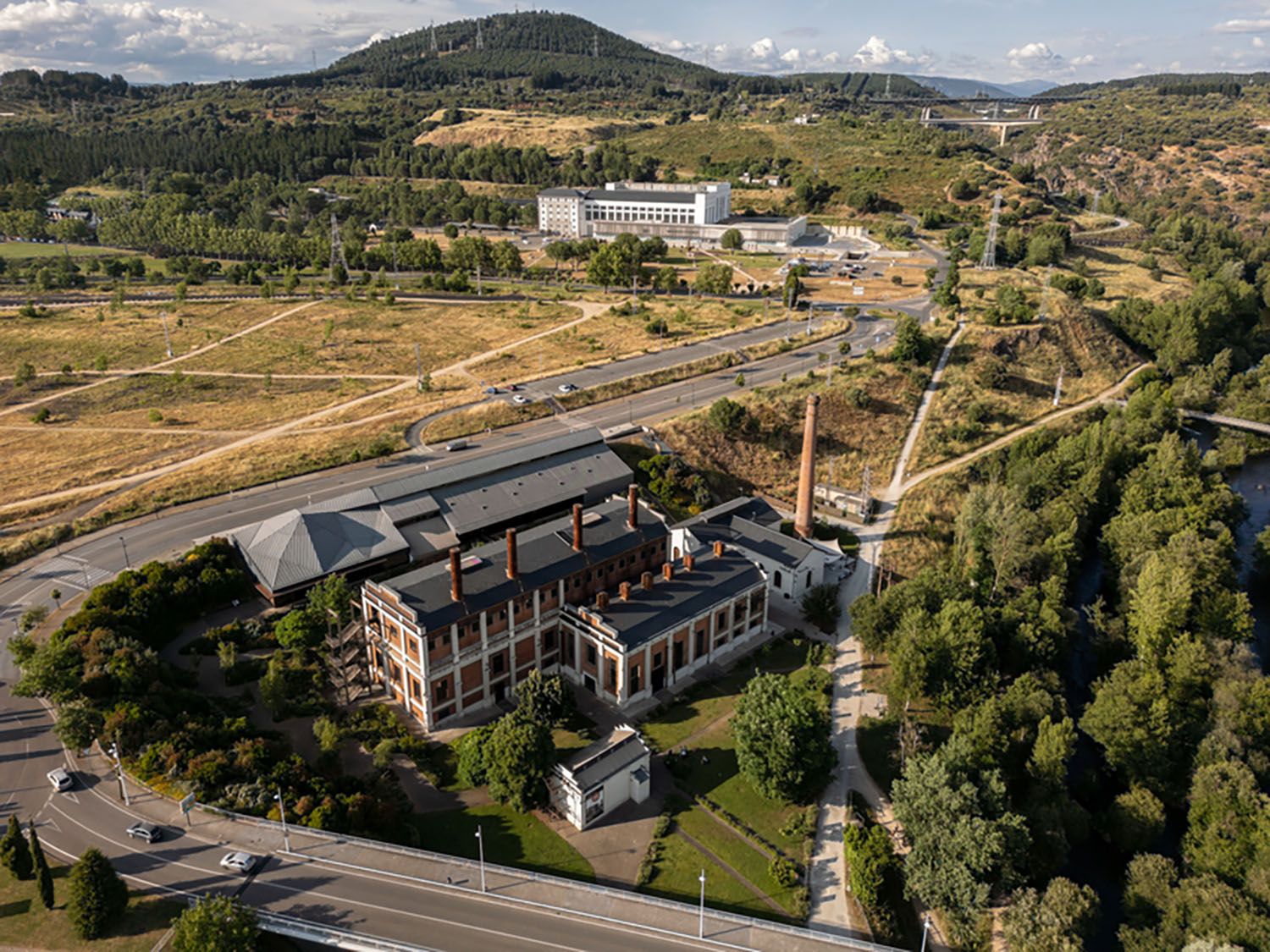 El Museo de la Energía con la Térmica Cultural al fondo El Museo de la Energía con la Térmica Cultural al fondo