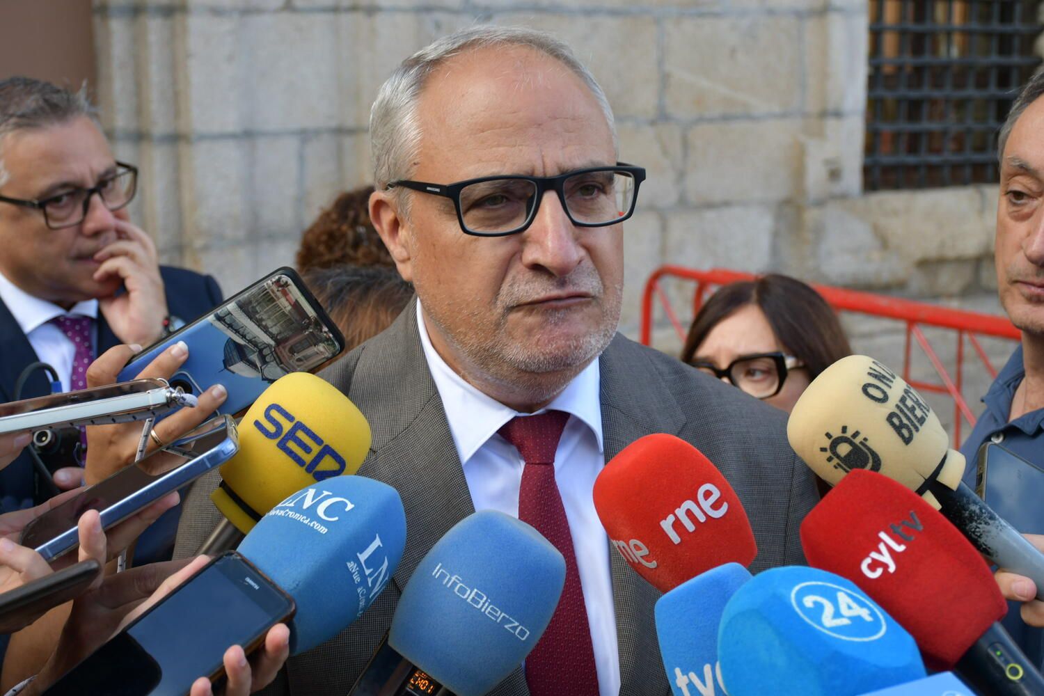 El presidente del Consejo Comarcal del Bierzo, Olegario Ramón, en el acto institucional Día del Bierzo | Foto: Daniel Merino, InfoBierzo El presidente del Consejo Comarcal del Bierzo, Olegario Ramón, en el acto institucional Día del Bierzo | Foto: Daniel Merino, InfoBierzo