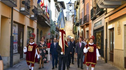 Desfile de la corporación municipal, junto a pedanías, asociaciones y barrios del Ayuntamiento de Ponferrada | Foto: Dani Merino, InfoBierzo
