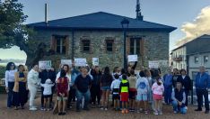 Concentración del colegio de Priaranza del Bierzo | Foto: ICAL
