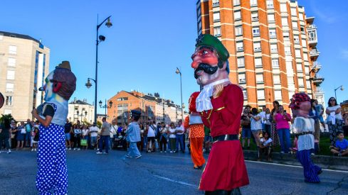 Desfile de carrozas de las Fiestas de la Encina (15)