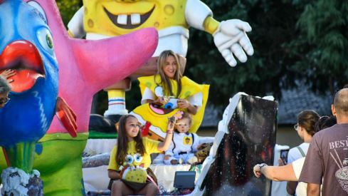 Desfile de carrozas de las Fiestas de la Encina (16)