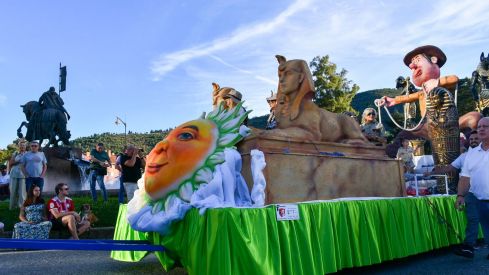 Desfile de carrozas de las Fiestas de la Encina (29)