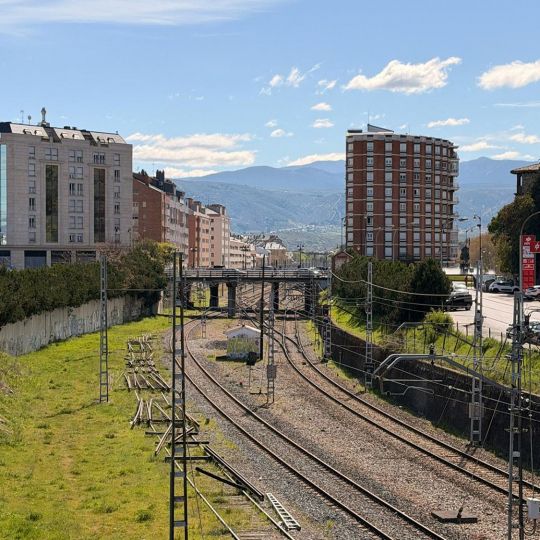 Vía ferroviaria a su paso por Ponferrada