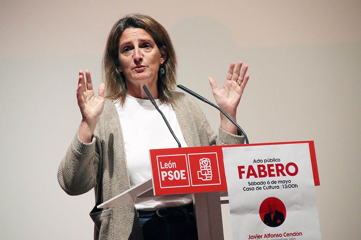 Teresa Ribera asiste a la presentación de la candidatura del PSOE en Fabero