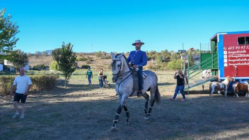 El espectáculo ecurstre 'La magia del caballo' conquista las fiestas del Cristo de Bembibre | Héctor Keudell