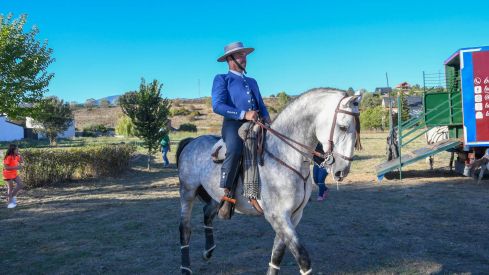 El espectáculo ecurstre 'La magia del caballo' conquista las fiestas del Cristo de Bembibre | Héctor Keudell