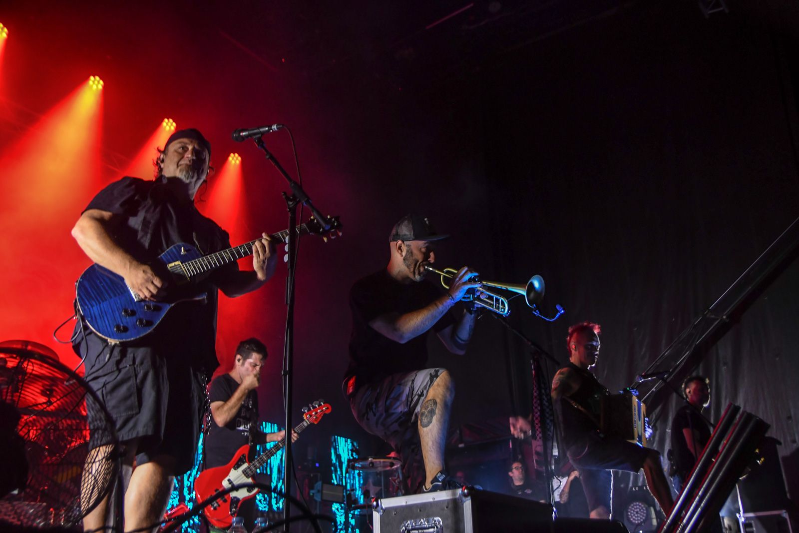 Obús y Boikot incendian Bembibre con una noche de heavy, punk y ska | Héctor Keudell