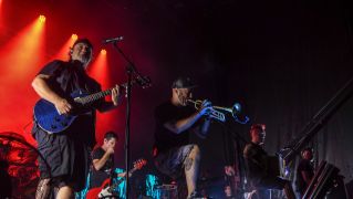 Obús y Boikot incendian Bembibre con una noche de heavy, punk y ska | Héctor Keudell