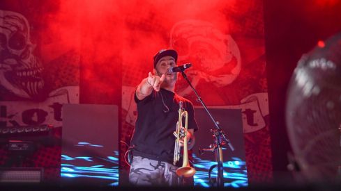 Obús y Boikot incendian Bembibre con una noche de heavy, punk y ska | Héctor Keudell