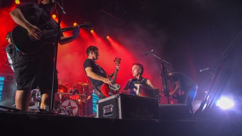 Obús y Boikot incendian Bembibre con una noche de heavy, punk y ska | Héctor Keudell